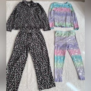 Bundle of 2 Girls Pajama Sets Size 5/6 Leopard Fleece & Rainbow Foil Hearts